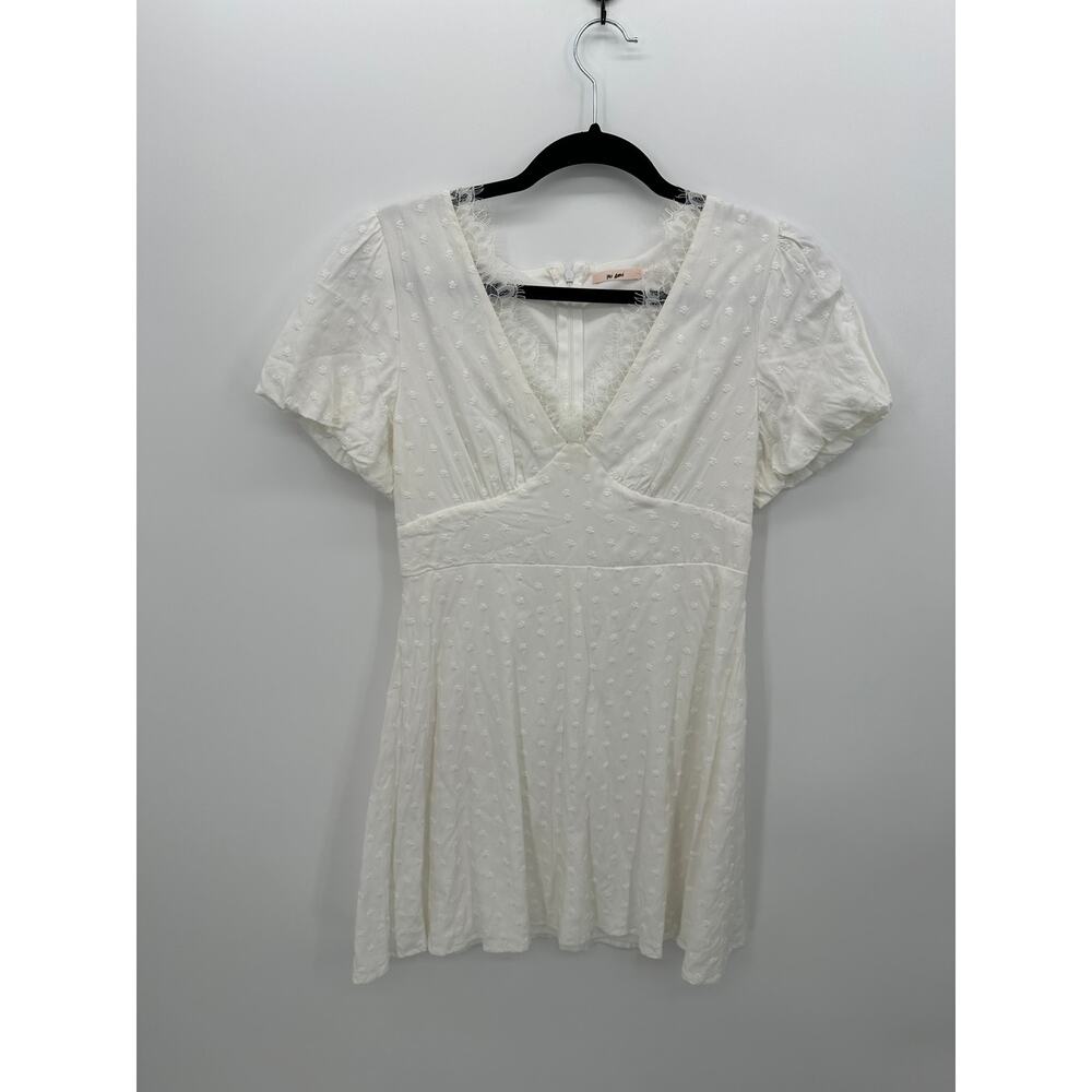 mi ami Womens White Babydoll Mini Dress Sz M Lace Swiss Dot Boho Feminine Soft‎
